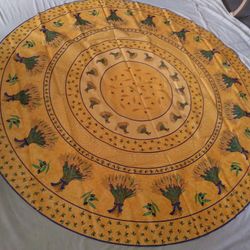 French Provincial round Table Cloth Laminated ,water resistanceWoodland Hills Ca .