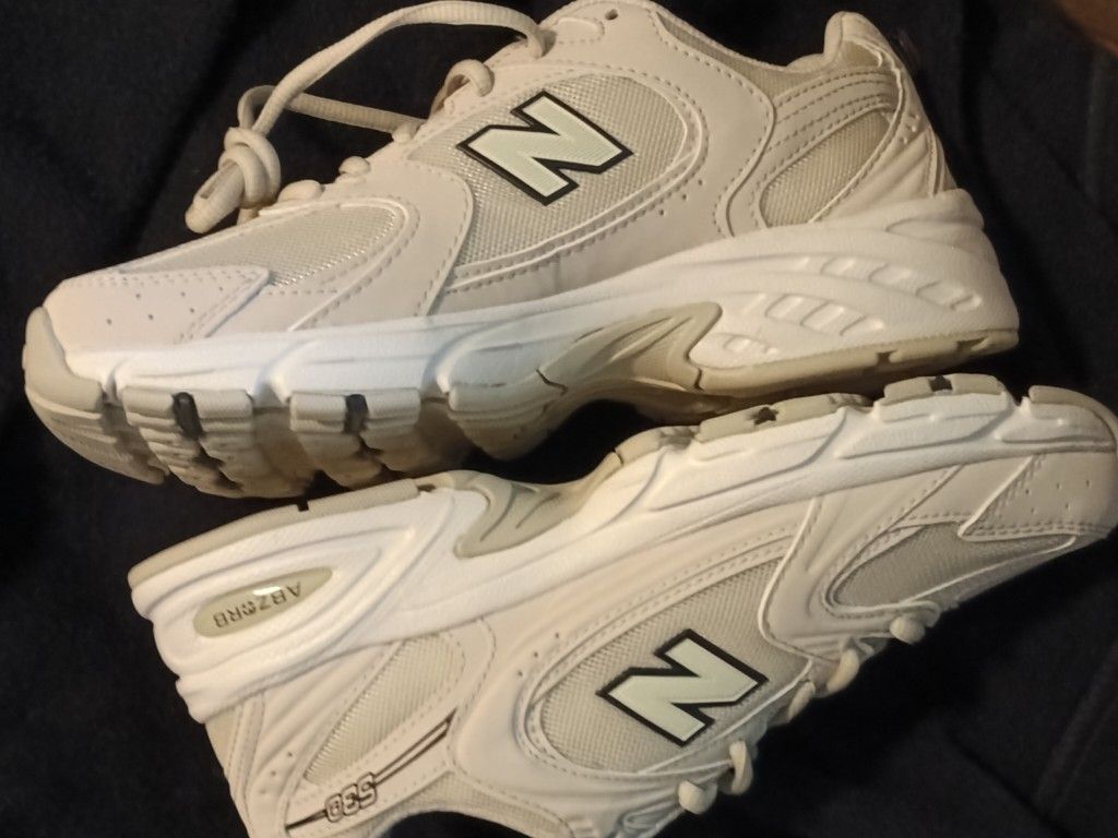 New (Size 5) New balance tan (Youth)