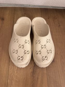 Gucci Rubber perforated sandals- size 39