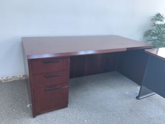 Mahogany wood desk
