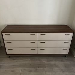 FREE DRESSER! 