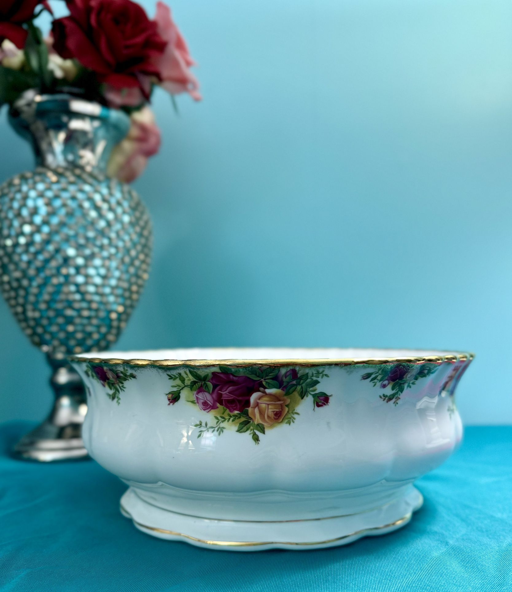 Royal Albert Old Country Roses Bone China 22 karat 10.75 Salad Bowl Vintage