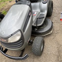 New Condition Craftsman LTS2000  42 In Riding Mower Rear Bagger System 