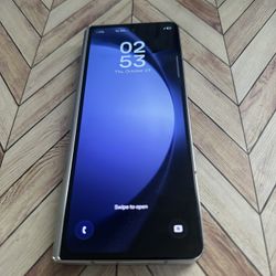 Samsung Galaxy Z Fold5 (256GB) Unlocked/ Liberado 