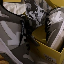 Off white out of office size 38 eu