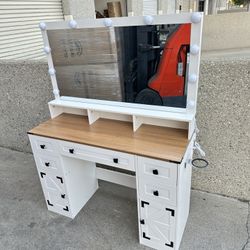 New! Hollywood LED Lighted mirror vanity desk with storage drawers
