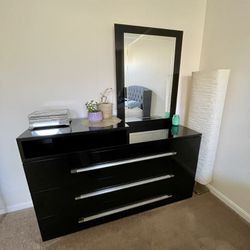 Luxurious Dresser with Mirror $600 and Chest $400 Or Both for $900 Excellent Condition. Black color, very sturdy, high quality and from a smoke-free h Thumbnail