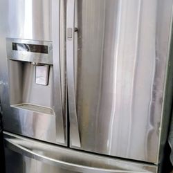 Kenmore Elite refrigerator (model (contact info removed)3.110) for sale FOR PARTS OR REPAIR.