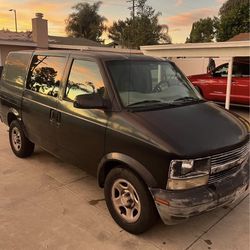 2004 Astro van