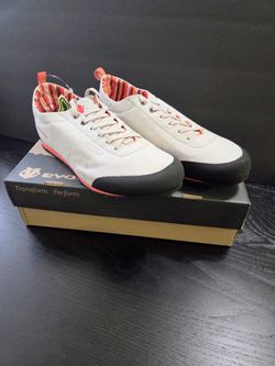 New Evolv Women's Hiking Shoes Size 9