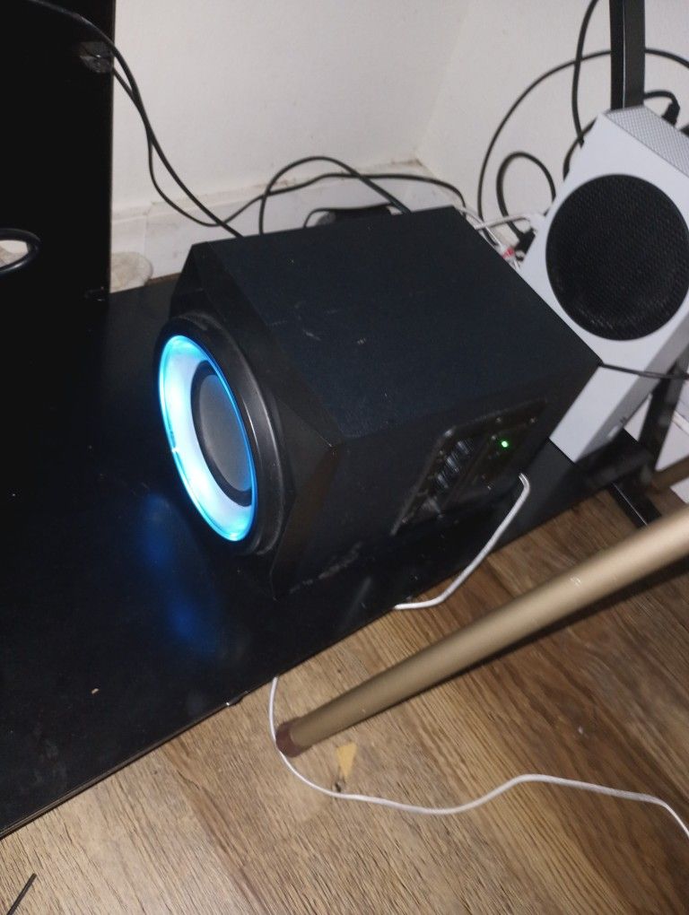 2.1 Multimedia Speakers With A Subwoofer
