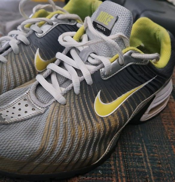 Nike Maxair Livestrong Women's Running Shoes