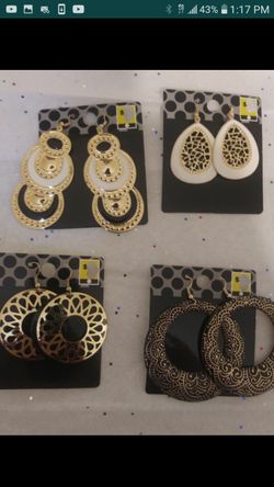 Earrings/ jewelry