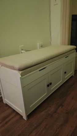 Shoe bench with storage