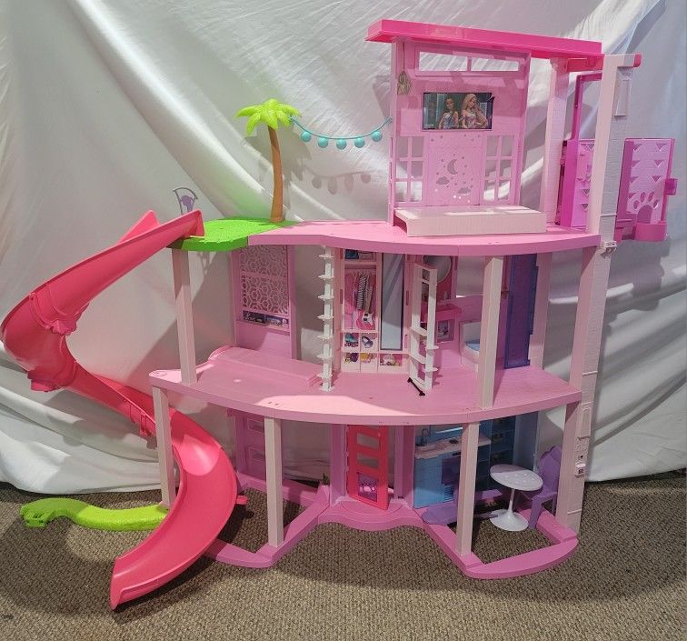 Doll House/ Barbie