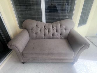 Love seat ( Tufted)