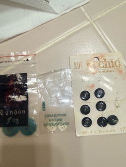 Vintage Button Sets: Le Chic Black 12-On Card & London Fog Green Extra Buttons
