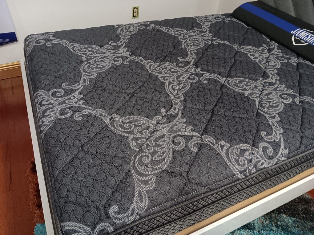 *Year End Sale Event!!!*---Veridian Euro Comfort Foam Queen/King Mattresses---From $299!!!---Delivery/$10 Down FinancingðŸ¤