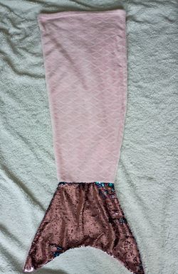 Girl's Mermaid Tail Blanket