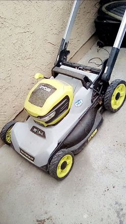 Battery lawn mower