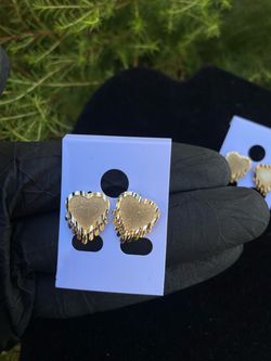 Dripping heart earrings 🫟
