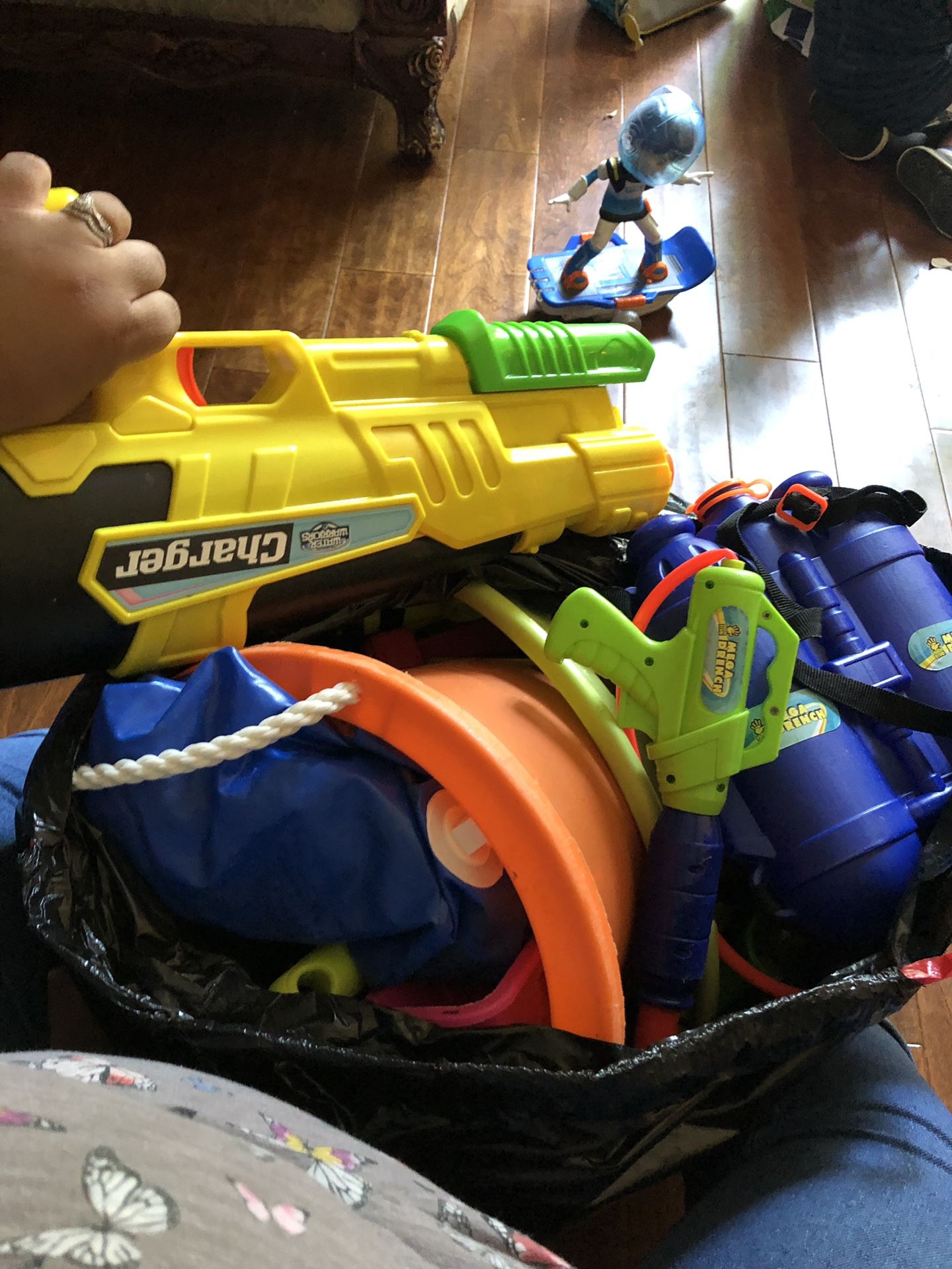 Water guns and toy for sand