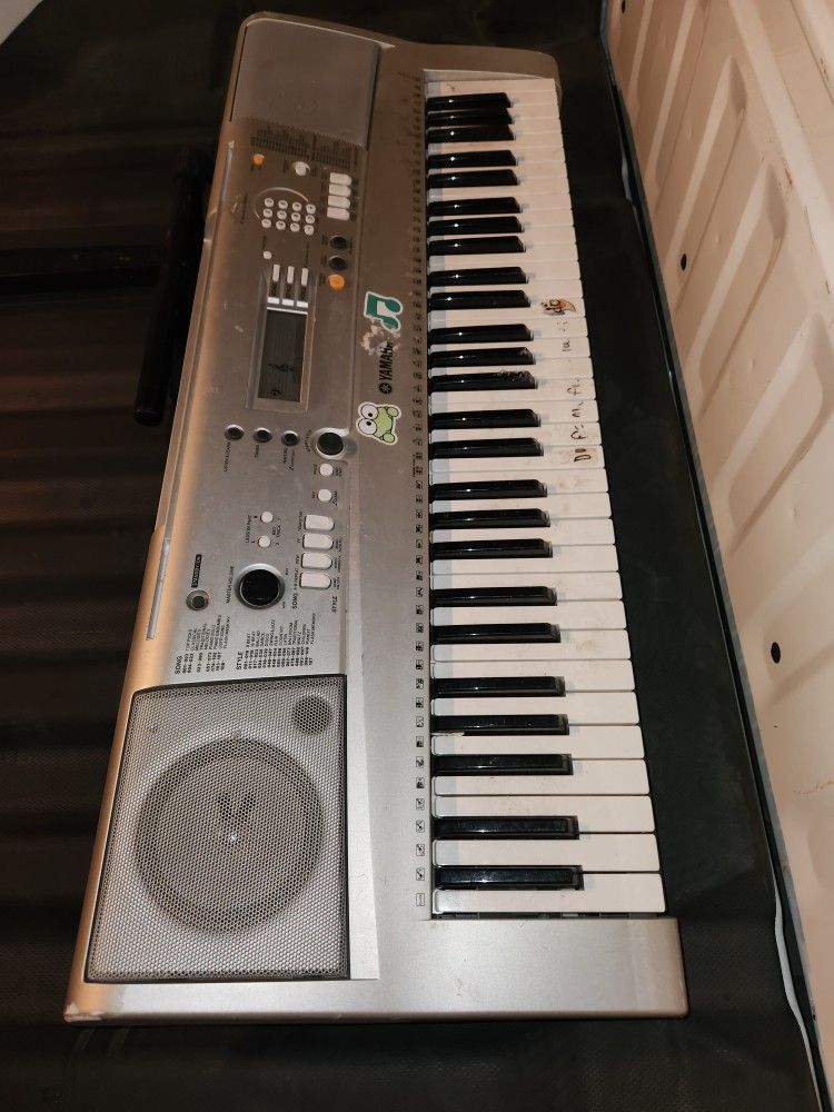 FREE KEYBOARD AND STAND! WORKS NOT BROKEN