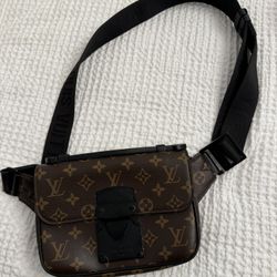 Louis Vuitton s lock messenger bag 