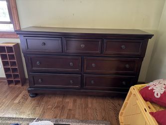 King Bedroom Set. 4 Pieces