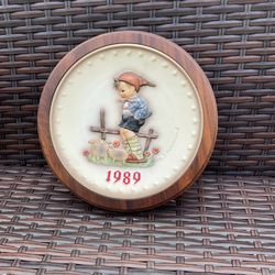 1986 Hummel Plate (encased in Wood frame)