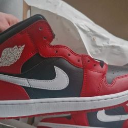 Brand new in box Nike Air Jordan 1 mid
