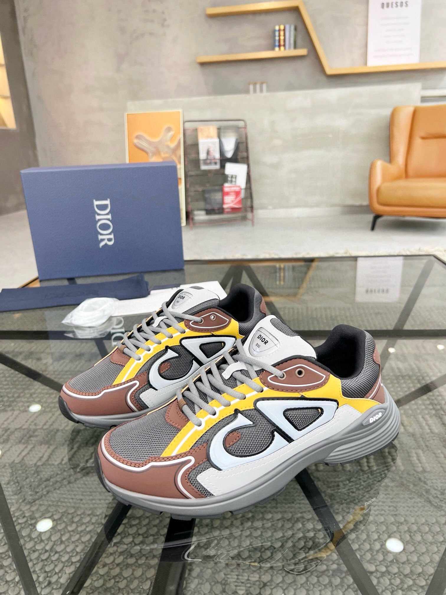 Christian Dior Men’s Sneaker With Box New