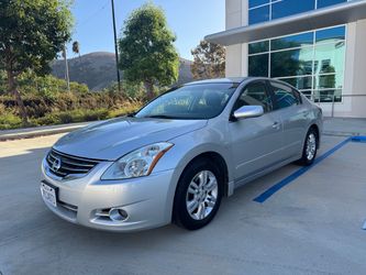 2012 Nissan Altima Silver 4-Door Sedan Automatic 4 Cylinder