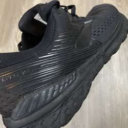 Brooks Men s Adrenaline GTS 19 Black Running Shoes Size 11 1102941D071 for Sale in Garland TX OfferUp