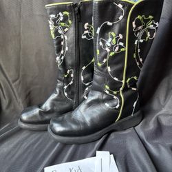 Size 1.5 Umi Boots Great Conditions 