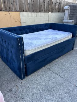 Beautiful Twin Size Bed Frame 