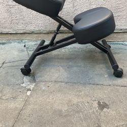 Kneeling Chair 