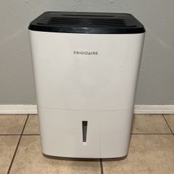 Frigidaire Dehumidifier Model FFAD3533W1, 35 Pint/Capacity Or 4.38 Gals 