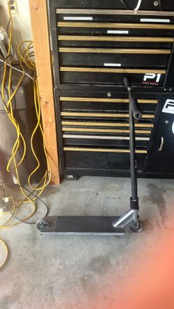Custom pro street scooter DOES NOT HAVE A HEADSET