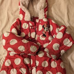 Girls 7-8 Disney Minnie Mouse Red Hooded Coat Jacket. Zipper. Snaps. Side Pockets + Damage. East or West. Couple Of Stains, And A Tear On The Rear Sid
