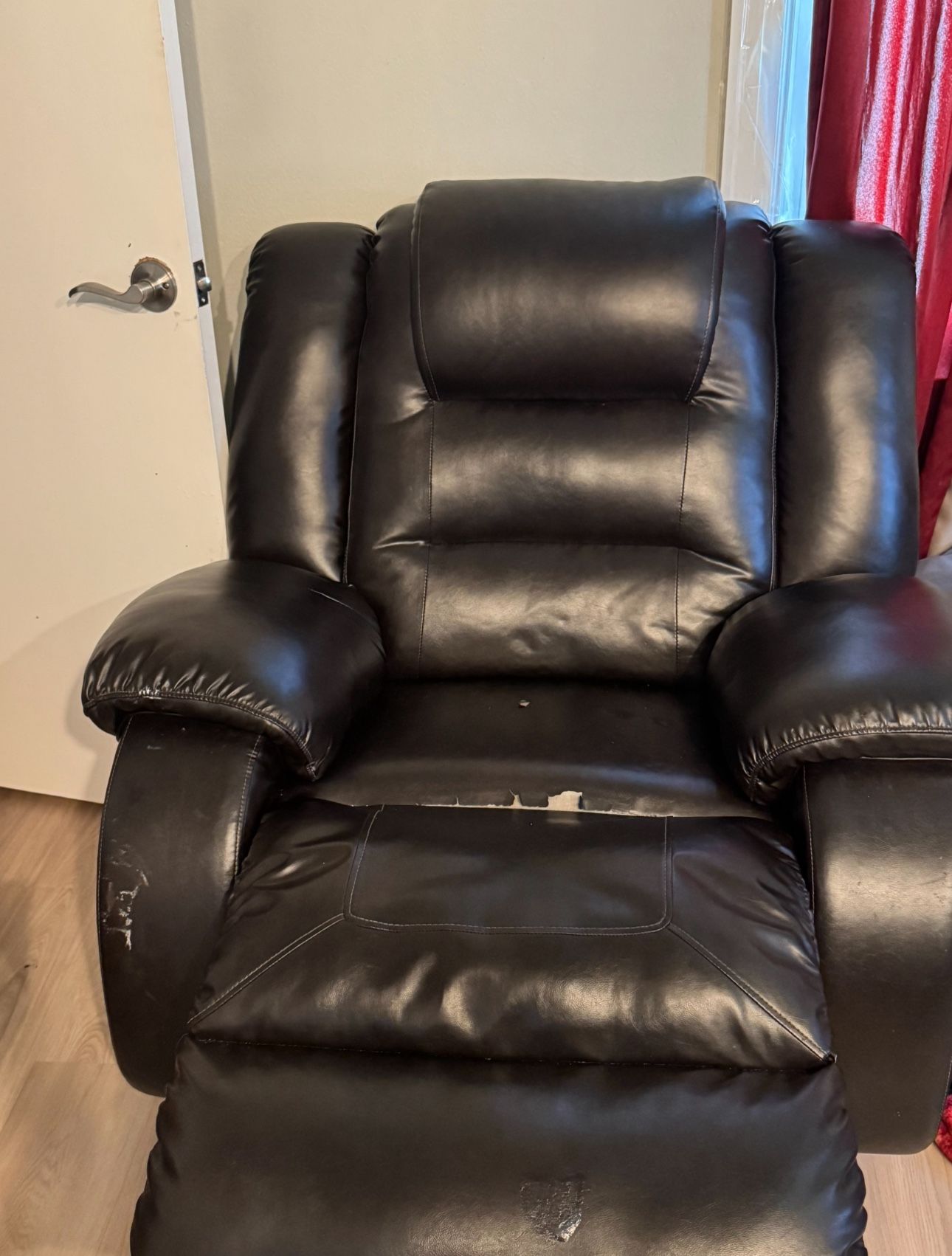 Black Ashely Recliner