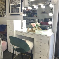 Deluxe Vanity 
