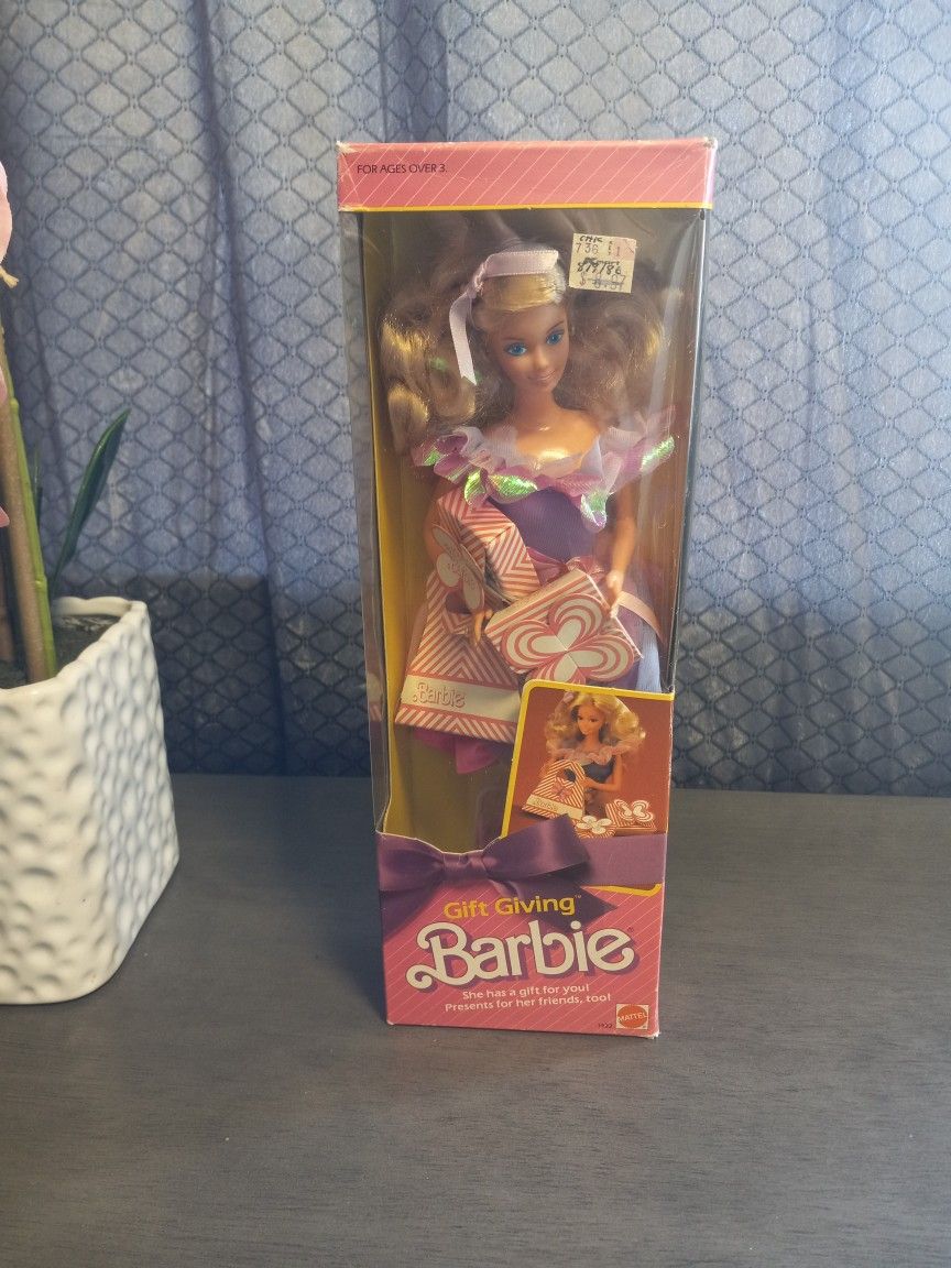 1985 Gift Giving Barbie No.1922