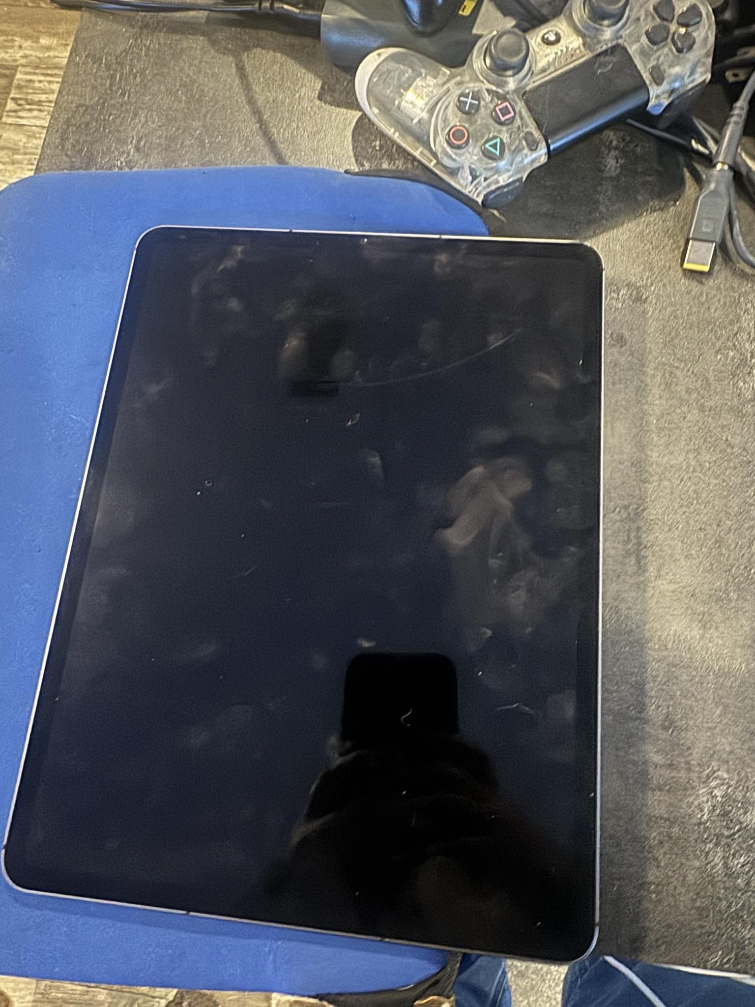 iPad Pro 12.9 Inch 5th Generation M1 256gb WiFi Cellular Unlocked 725