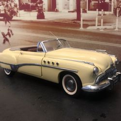 1949 Buick Roadmaster Convertible. 1:24 Scale Diecast Collectible Car by Franklin Mint.