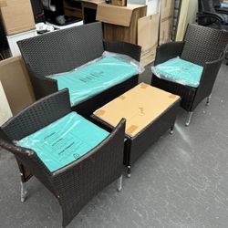 OUTDOOR PATIO SET OF 4 PIECES 