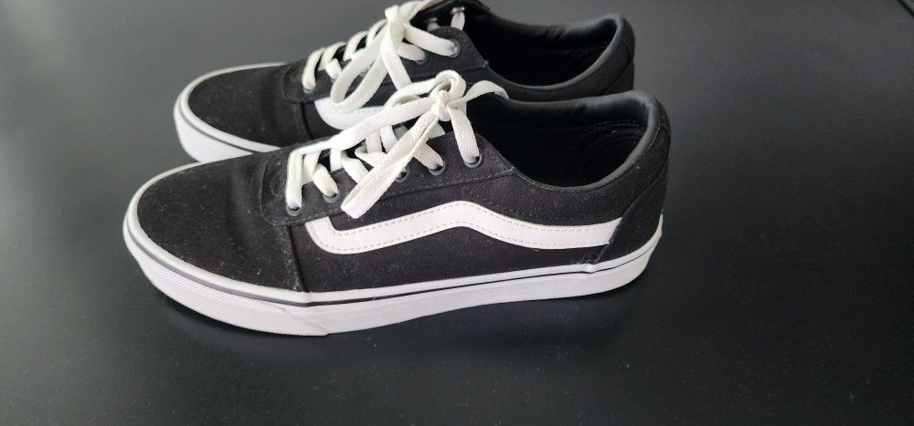 Women's Van's Shoes Size 9.5 New