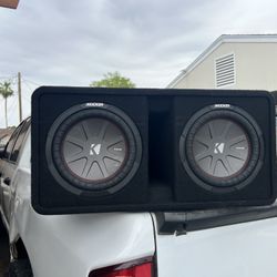 250$ Kicker 10" perfect condition 