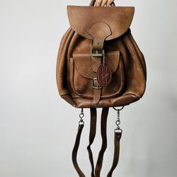 Vintage leather mini backpack from the 1990s Great Condition for it ages.