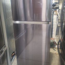 SAMSUNG REFRIGERATOR WITH ICE MAKER WORKS GREAT CAN DELIVER ANYWHERE 